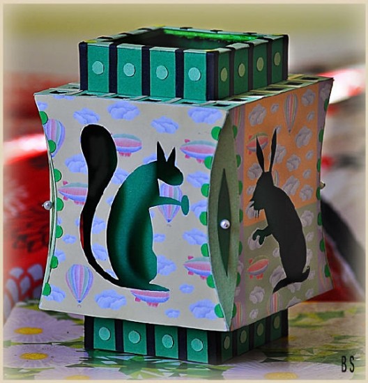 Dans une boite longue j'ai glissé une boite carrée où j'ai découpé ces petites bètes artwindow - Dans une boite longue j'ai glissé une boite carrée où j'ai découpé ces petites bètes